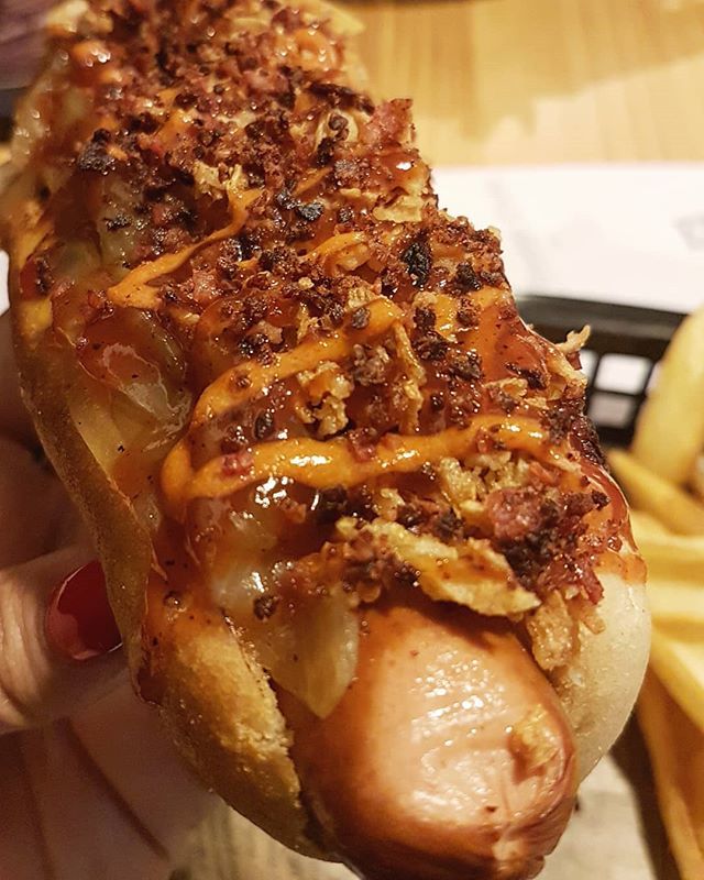 #Saborear | Zoom a este lunes clásico con el New York Times de <a href="/paperboyhotdogs/">Paperboy Hot Dogs</a>. Sabor y placer en formato #hotdog #foodporn 🌭🔥🌭🔥
📫 C/Luchana, 11
#Madrid #MadridSeduce #onthetable ift.tt/2C7XJOC