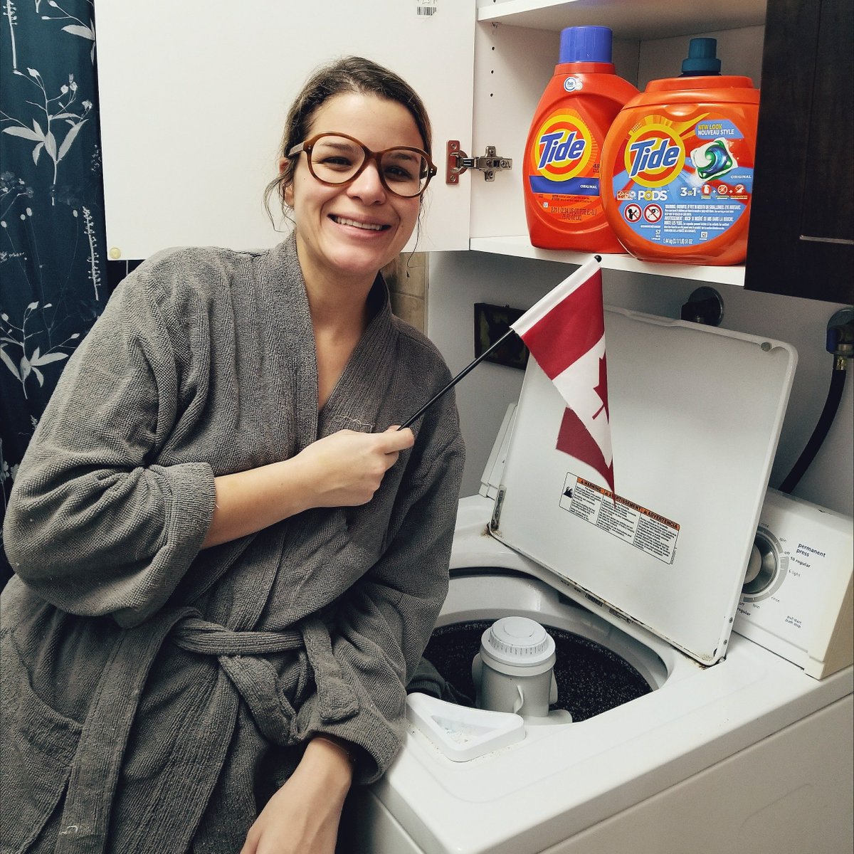 TPLmoms's tweet photo. Qui regardera la finale du tournoi de hockey jeudi? @Pou29 prouve que même les meilleurs peuvent s’améliorer à #PyeongChang2018 alors qu’elle joue pour sa 3e médaille d’or olympique! Comme son partenaire pour les JO, @Tide, avec leur nouvelle formule! #rehausserlabarre #pub https://t.co/2yFmH1iiVT