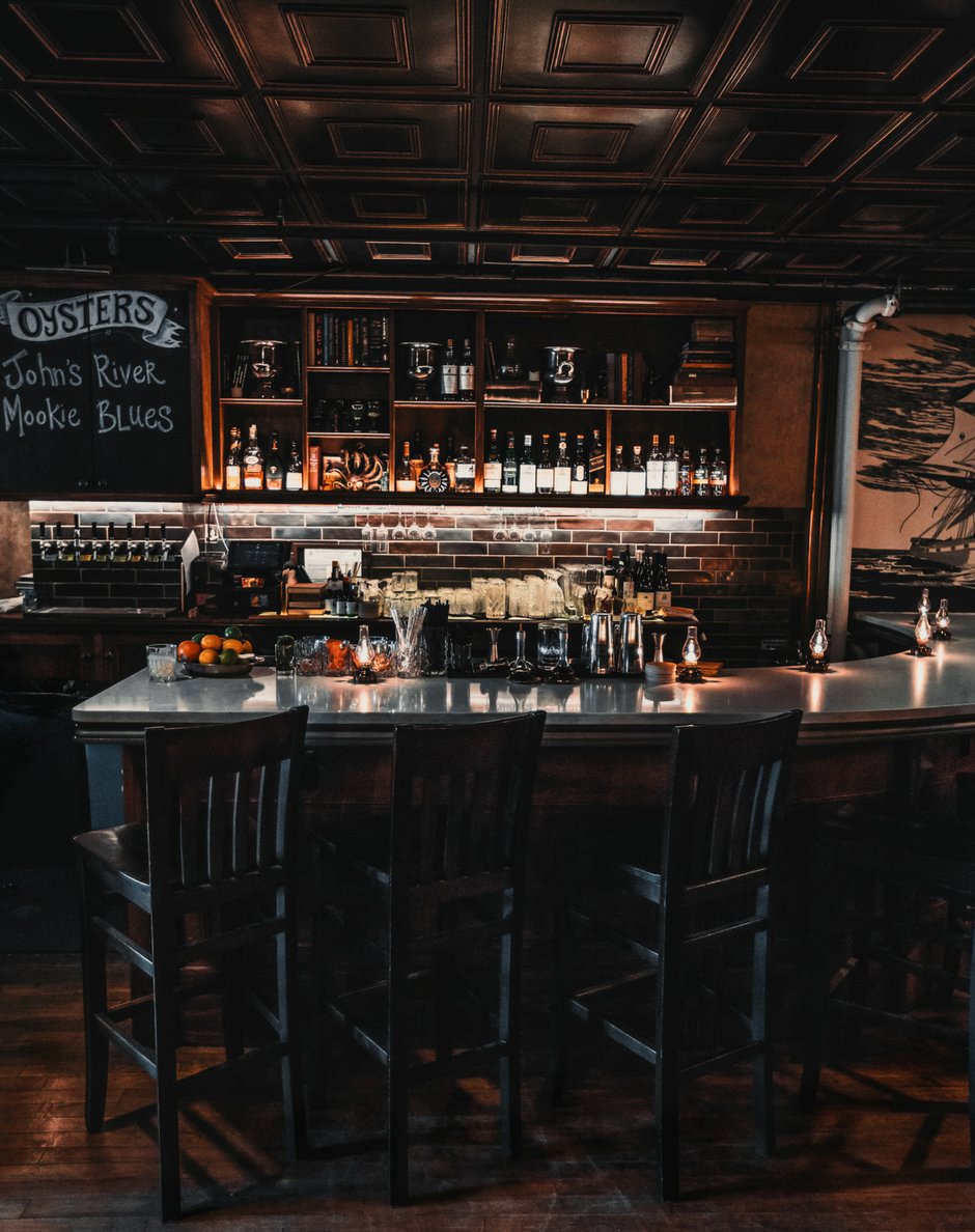 blythandburrows's tweet photo. Where the magic happens. ✨ // #mixologyart #portlandmaine #cocktails #craftcocktails #drinks #bartender #mixology #barscape #beautifulbars #bar #cocktailbar #barshelf #barlife #mixologist #modernbartender #nightlife #worldsbestbars #bardesign #driiiiinks #barware #vintagelife https://t.co/J5ltWd2JGh