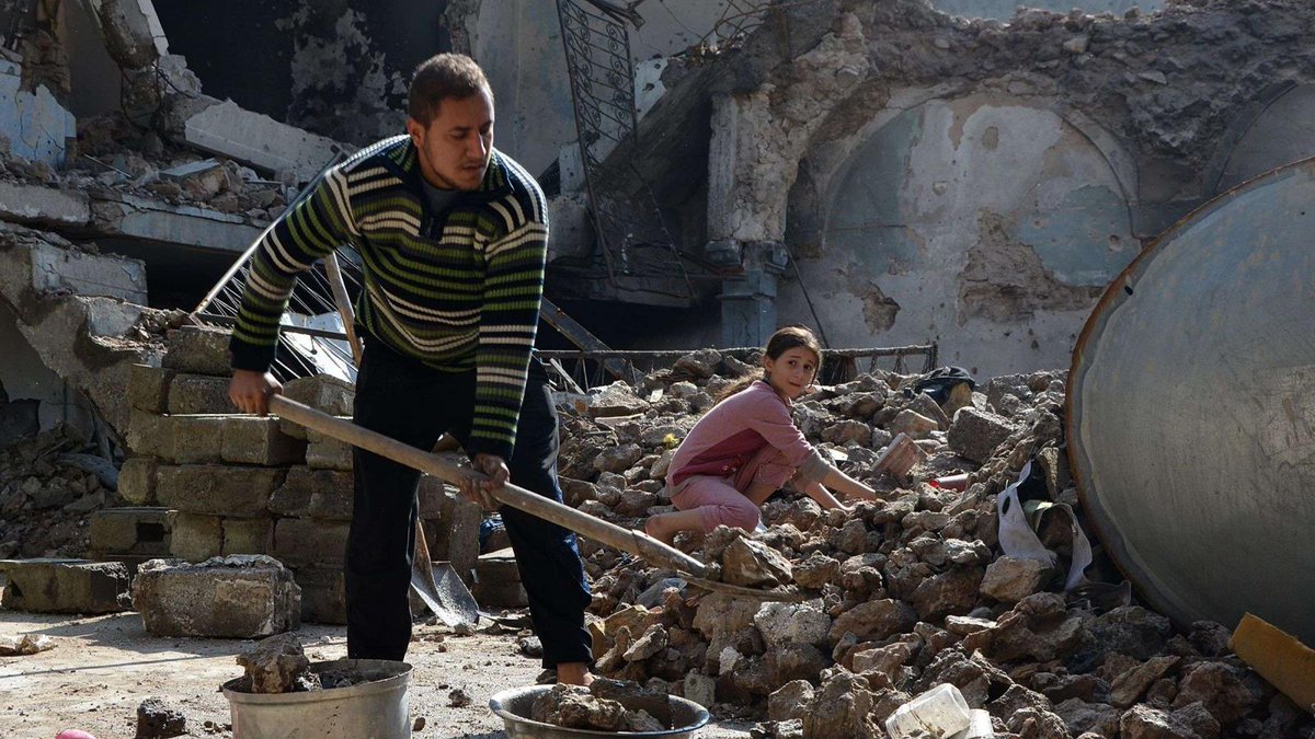 AwsIbrahim1's tweet photo. Glory to those who are despite their despair keep chanting, "We will live a spring thereafter as if we have never tasted bitterness yesterday."
(A Mosuli young man rebuiling his war-destroyed home.)
#mosul
#iraq
#standwithmosul
#rebuildIraq
#rebuildmosul https://t.co/2dEYVCNlmb