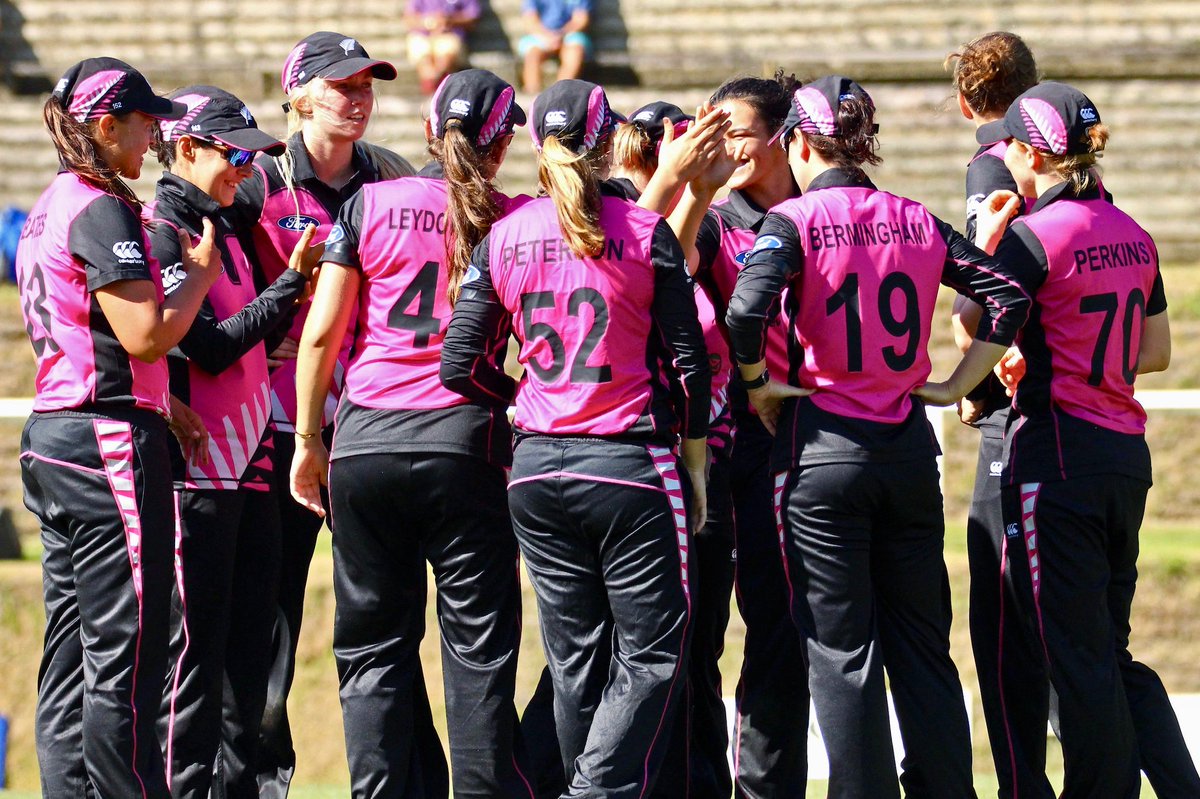 CDCricket's tweet photo. This time next month it begins! @WHITE_FERNS v West Indies 3rd T20 International back at New Plymouth's Pukekura Park · 2pm March 20 · How good! #WFvWI #SmashingBoundaries https://t.co/EYQRnY7xPs