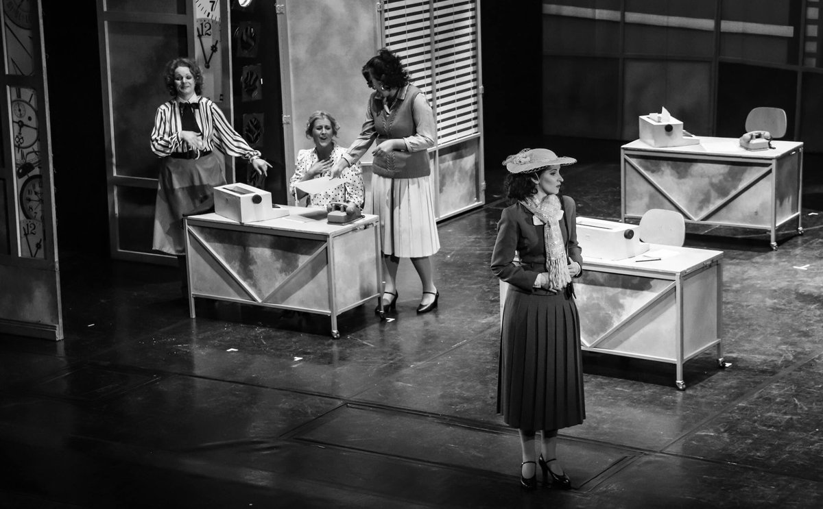 DCU_IOM's tweet image. You&apos;ve only got until Saturday to see our fab show &apos;9to5&apos;- grab your tickets here villagaiety.ticketsolve.com/shows/873582651 (Many thanks to @mikebonner101 for the amazing dress rehearsal snaps 📸)