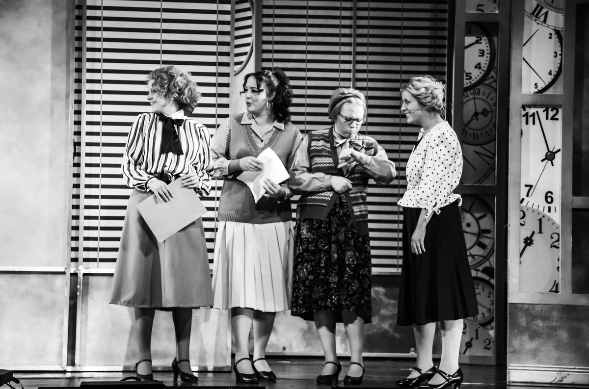 DCU_IOM's tweet image. You&apos;ve only got until Saturday to see our fab show &apos;9to5&apos;- grab your tickets here villagaiety.ticketsolve.com/shows/873582651 (Many thanks to @mikebonner101 for the amazing dress rehearsal snaps 📸)
