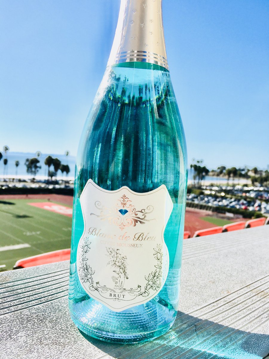 BlancdebleuUSA's tweet photo. #Springsundays with ~yours truly~ 🥂🌞🌷🌸🌱💎💙💍 #spring #sparklingwine #brut #sunday #love #weekend #couples #date #friends #family https://t.co/c5pryXcTMD