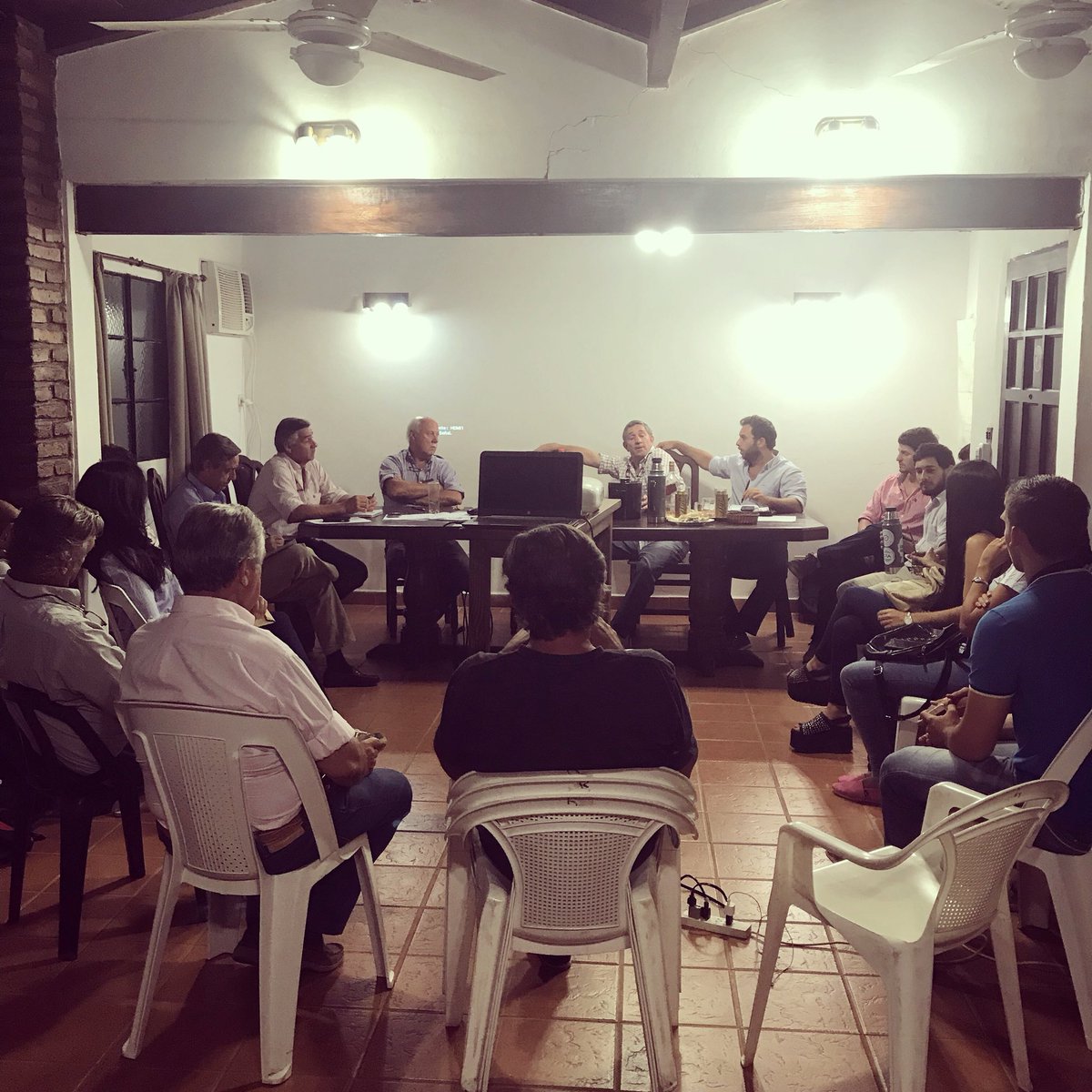 Somos un #Equipo SIEMPRE 💪🏻🤩 🔛Primera reunión del año de ambas comisiones —> <a href="/SRCorrientes/">Sociedad Rural Ctes.</a> y <a href="/AteneoSRCtes/">Ateneo SR Corrientes</a> 👏🏻👏🏻👏🏻 #Planificando 😎