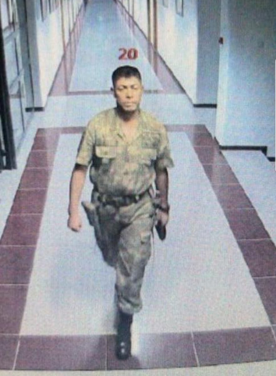 Yürüyüşü ile ölümü korkutanlar ancak yaşatırlar vatanlarını. Bu memleket sana minnattar. 🇹🇷

#ÖmerHalisdemir