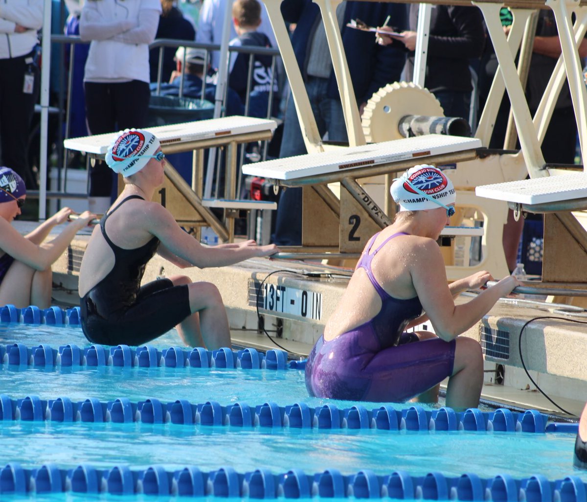 ConejoSimiSwim's tweet photo. Carolyn and Alyssa at the start of the 100 backstroke at the lost Dutchman in Arizona. 📷 Garrett Berg 🏊🏻‍♀️🏊🏻‍♀️ https://t.co/FLwfdzBiDH