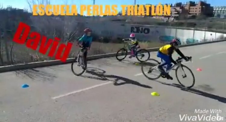 perlastriatlon's tweet photo. Empieza el Circuito de Triatlón Escolar 2018. L@s cachorr@s de la cantera no pasarán desapercibid@s!
Pedazo de equipo y de Entrenador Oscar Fernandez...!!
@Los_Manolitos 
@trystrongspain 
@hersamotor 
#BicicletasRivas
#Masdos
#ConstruccionesCancela
#StefanyDeslandes
@FMTriatlon https://t.co/06dDycfaOR