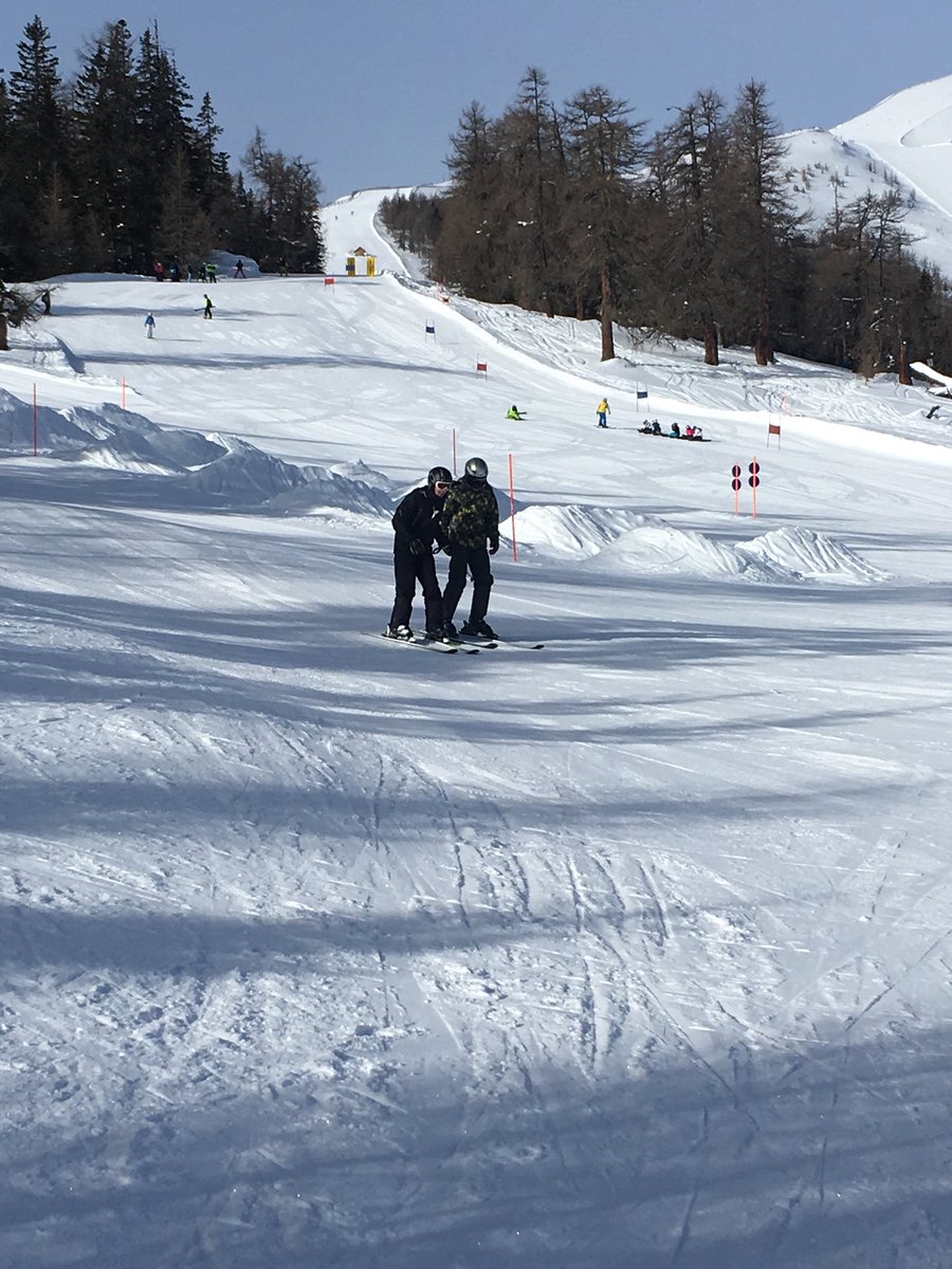AA_Trips's tweet photo. We had sun &amp; blue skies on the slopes today... practising some pairs skiing! https://t.co/jHx2WswH0s
