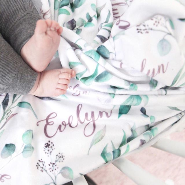 jaclynhdesigns's tweet photo. Happy Family Day! Hope you're all having a fantastic day ๐. We played 'What do you meme' with my parents last night. Have you played? ๐#family #babyfeet #babytoes #evelyn #thimbletheory https://t.co/pJJ7n8eFgC https://t.co/4nPXOFjalh