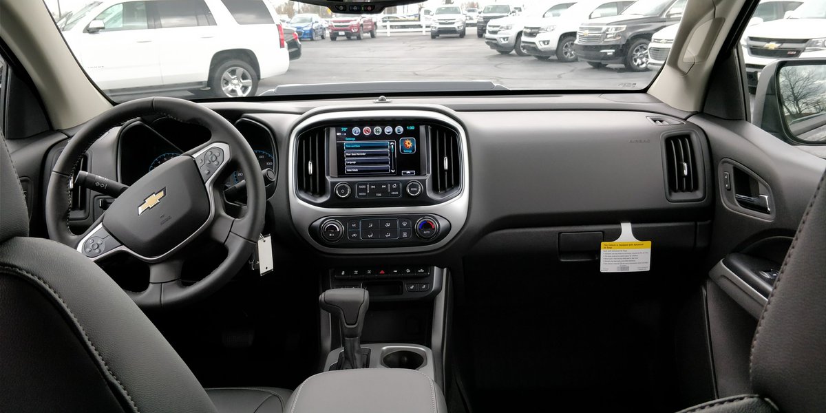 CarConfections's tweet photo. We're celebrating #PresidentsDay2018 by reviewing an #Americans off-road masterpiece: the 2018 #Chevy Colorado ZR2! Review coming later in the week 😀 #chevytrucks #PresidentsDay #Murica https://t.co/xcdyJtt9TZ