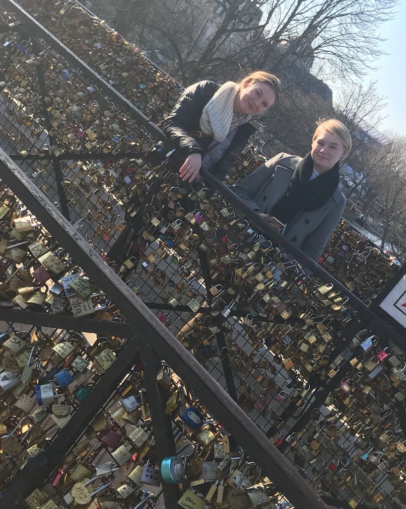 mmakala13's tweet image. Bucket list: “I want to go to Paris and put a lock on the Lock Bridge of Love.” ❤️ 🔒 #lovewithoutlocks #bridge #lockbridge #Paris #makalatoparis2017 #sistertime #blondescrossthepond