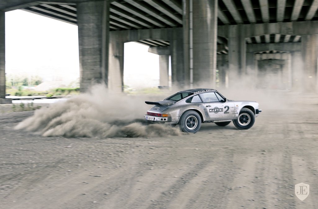 BCJr's tweet image. Happy #MartiniMonday!🍸✨✌

1979 #Porsche #911SC #Safari
#Rally #MartiniRacing #Rallye!👊💥

@PorscheRetail @Porsche911UK
@Bertieschip @vividcloudofwat
@BHPHangar @GeorgeCochrane1
@Matzke_Marco @EastEndGentxxx
@FAFBulldog @LienhardRacing 🏁🏆