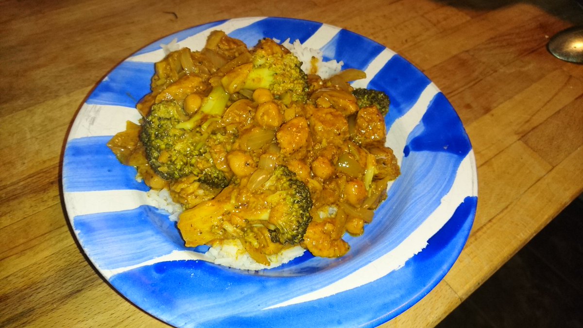 ChronoHellFire's tweet photo. Thanks @gwen_no_fear for inspiring me to make this delicious dish with the announcement that you're going to try eating qourn!! I'll be making more dishes that uses qourn so stay tuned. (Recipe will be in the reply section of this post) ~ π #CookingWithChrono #Food #Qourn https://t.co/sEUHXMvUa5