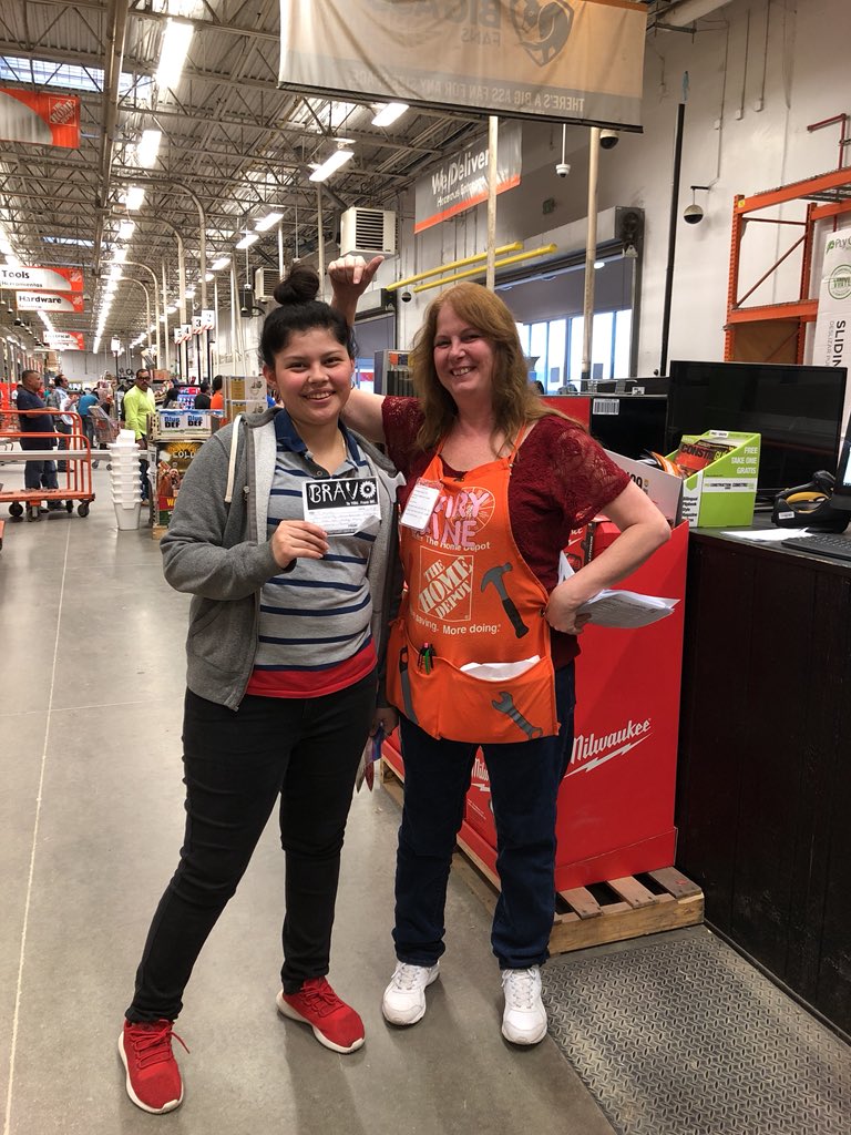 Amanda helping out in the isle when she’s not cashiering! Way to represent the front end Amanda!! <a href="/joned_will/">Will Jones</a> <a href="/ArtisRealliams/">Artis Williams</a> <a href="/mrtnz_jackie/">Jackie Martinez</a> <a href="/melvin_carroll/">Melvin Carroll @0555</a> <a href="/jolenewinn1969/">Jolene Flores</a> <a href="/AkinsMel/">Mel Akins</a>