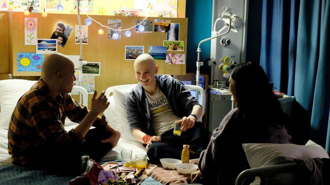 GossipRoomOff's tweet photo. C'est officiel, TF1 a annoncé que la série #LesBraceletsRouges aura une deuxième saison ! Le tournage devrait débuter au printemps prochain et sera diffusée en 2019 📺🏥 https://t.co/s2zy62NVNi