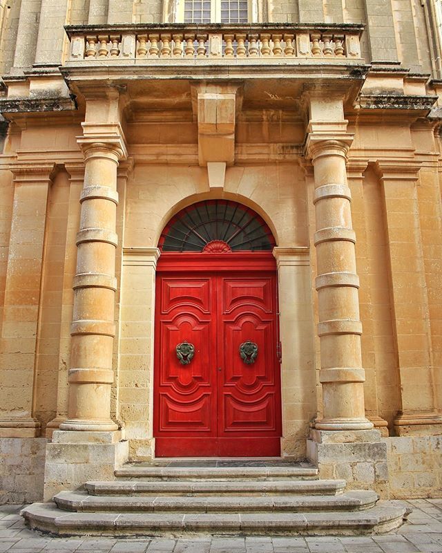 There's a reason why everyone takes photos of the doors in Mdina, Malta 😍 ---
📸 shot on @canonuk 550D. 🙏🏼 thanks to @icmalta for a great week in Malta! ---
#malta #maltagozo #maltagram #maltalove #unlimitedmalta #visitmalta #maltalovers 
#mdina #mdin… ift.tt/2sI1feZ