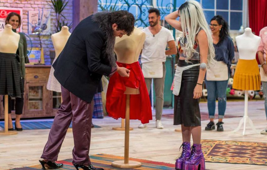 MaestrosCostura's tweet photo. Vuelve a ver el divertido momento en el que @MahiCostura presenta su 'aberración con tablas'. Entra: https://t.co/zwtYmOv6fs #MaestrosDeLaCostura https://t.co/AT7wT4G1KP