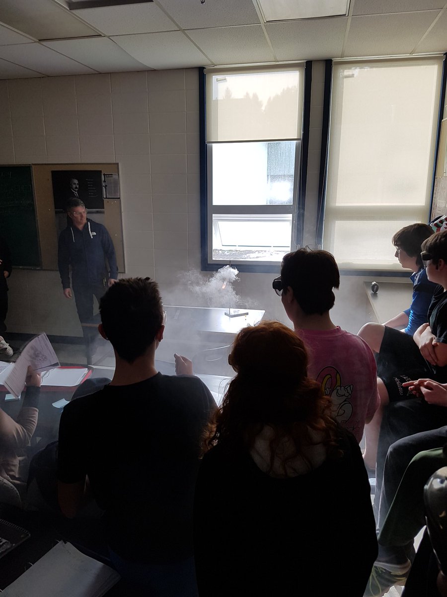 TechEdDarnel's tweet photo. #science_fun @LakeTrailSchool https://t.co/D7Bkyyin4K