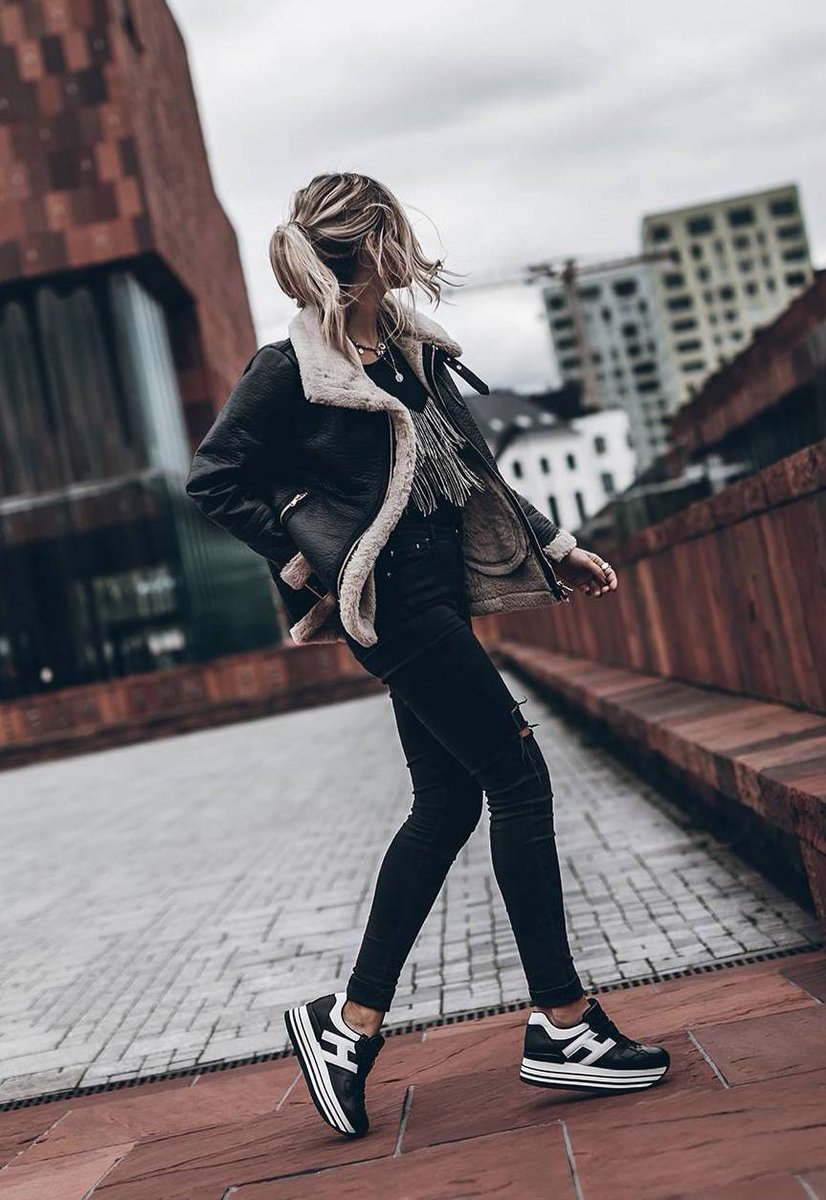 Esta es la chaqueta por la que dejarás de serle fiel a tu perfecto de cuero (Con 'mom jeans' y botines es 🔝) #quémepongomañana → on.elle.es/2BmyWln