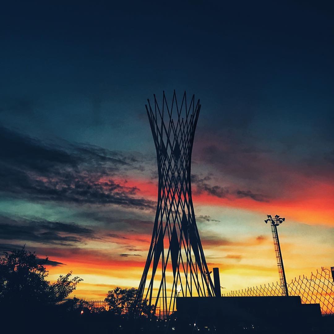 Colores intensos que deslumbran nuestros ojos en cada atardecer Barquisimetano.

#QueHacemosLara
.
📷<a href="/dennisvelis/">Dennis Velis</a>