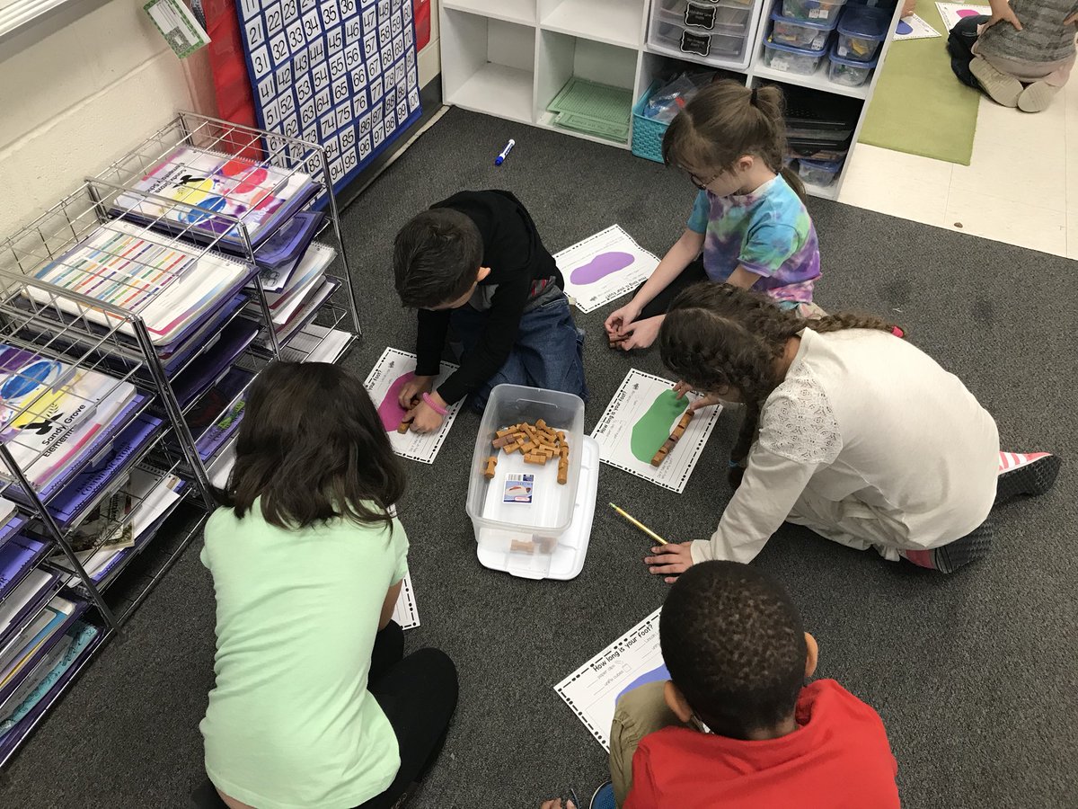 1stGrade210's tweet photo. Practicing measurement with our very own foot!  We rotated around the room and used various items to measure our foot.  Hands on activities are so much fun!  #SGESDoves https://t.co/zOZhdXk63X