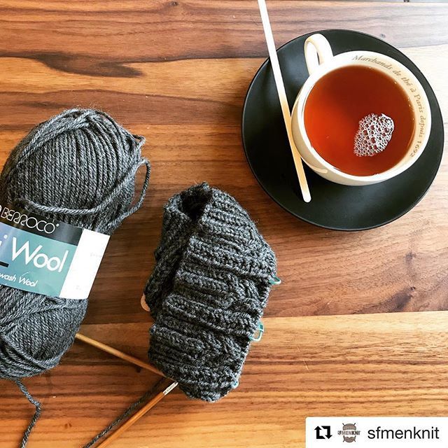 GuysWhoKnit's tweet photo. #GuysWhoKnit #MenWhoKnit #MaleKnitters #MenKnitting #GuysKnitting #Knitstagram #Regram #Repost | @sfmenknit: A happy place! #knitting and #hottea at #espressamenteilly in #CastroSF #SFCastro #Berrocoyarn #handmade #sfmenknit #knittedhat #gaymenknit #kniโฆ https://t.co/QzCefwSmkH https://t.co/YGhCB2ObIC