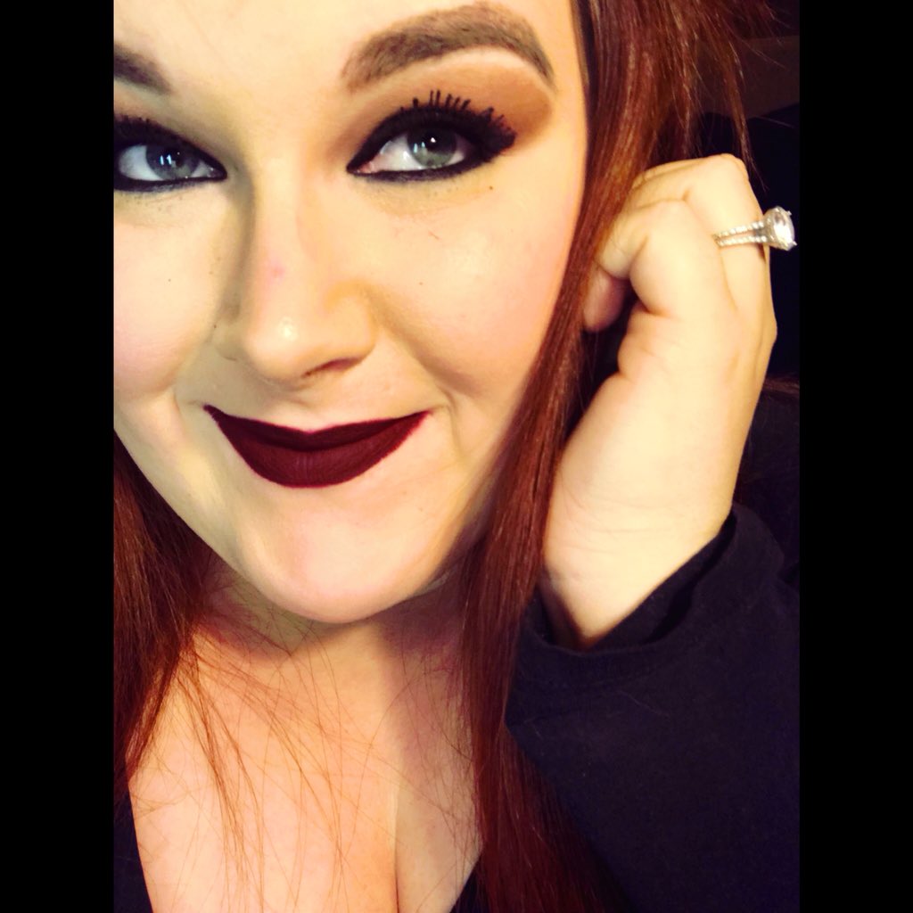 ashkarschner27's tweet photo. Happiness is matte red lipstick. 💄💋Wearing ‘Drop Dead Red’ from #TooFaced #dropdeadred @TooFaced https://t.co/mwwvjQp9Ob