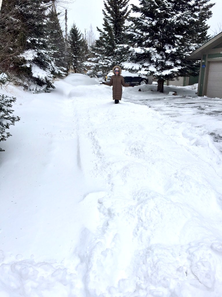 kellystrib's tweet image. More than a foot of snow fell this weekend in northern Minnesota but that didn’t stop us from snowshoeing in a snowstorm and helping a stranger dig his car out of a snowdrift. #lutsen #mnwx