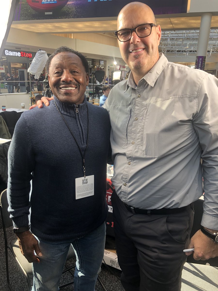 RomanGabriel3rd's tweet photo. Hangin with the great #billywhiteshoesjohnson @Super Bowl @Titans @AtlantaFalcons #endzonedance @leighsteinberg @DanPastorini @RyanDLeaf @andrewperloff #soldoutsportstalk @DebCarson https://t.co/GUz92Y6Pv3