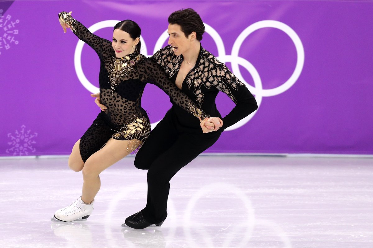 Tessa Virtue and Scott Moir #CAN are double #Olympics champions! Eight years later, they take the #gold medal in #FigureSkating #IceDance again. 👏👏👏 Congratulations! #PyeongChang2018
