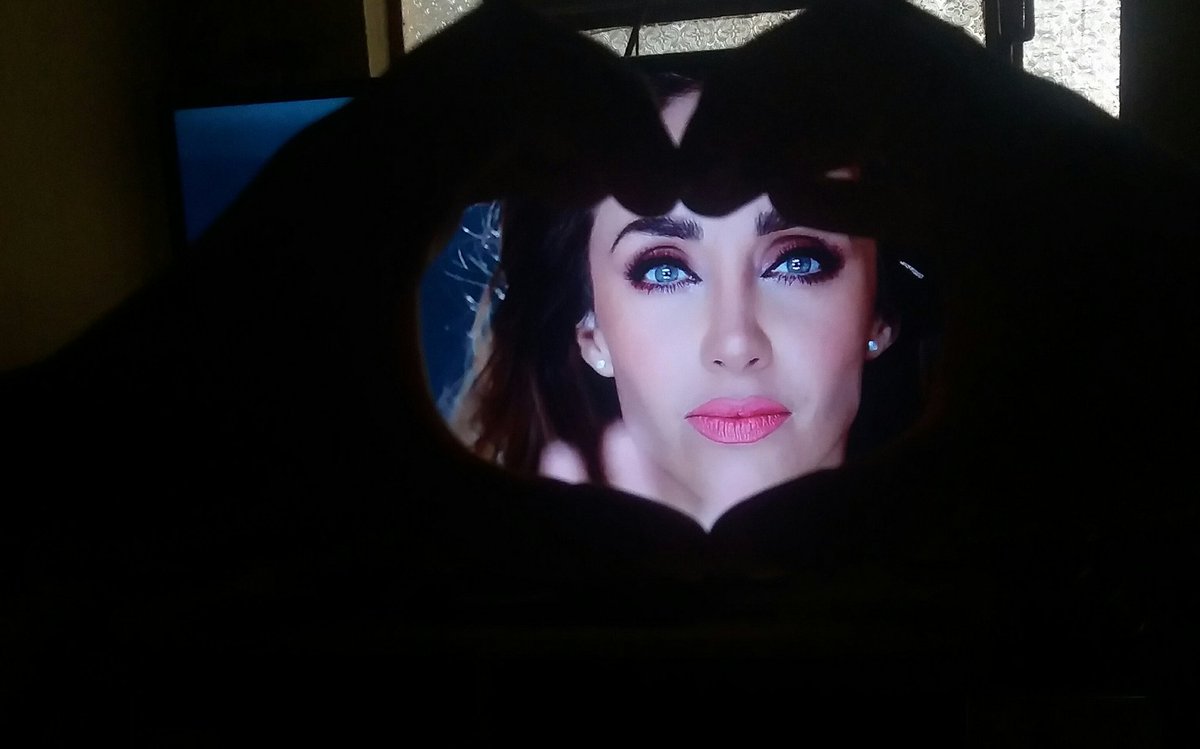 teamloversanahi's tweet photo. Cuando estoy triste o frustrada escucho tu voz, veo tu sonrisa y todo cambia, eres una de mis inspiraciones de la vida, me enseñaste tanto... soy grata a Dios por ter me regalado la persona más bella del mundo que eres, te admiro mucho y siempre estaré contigo.Te amo @Anahi https://t.co/vpkflh9FKf