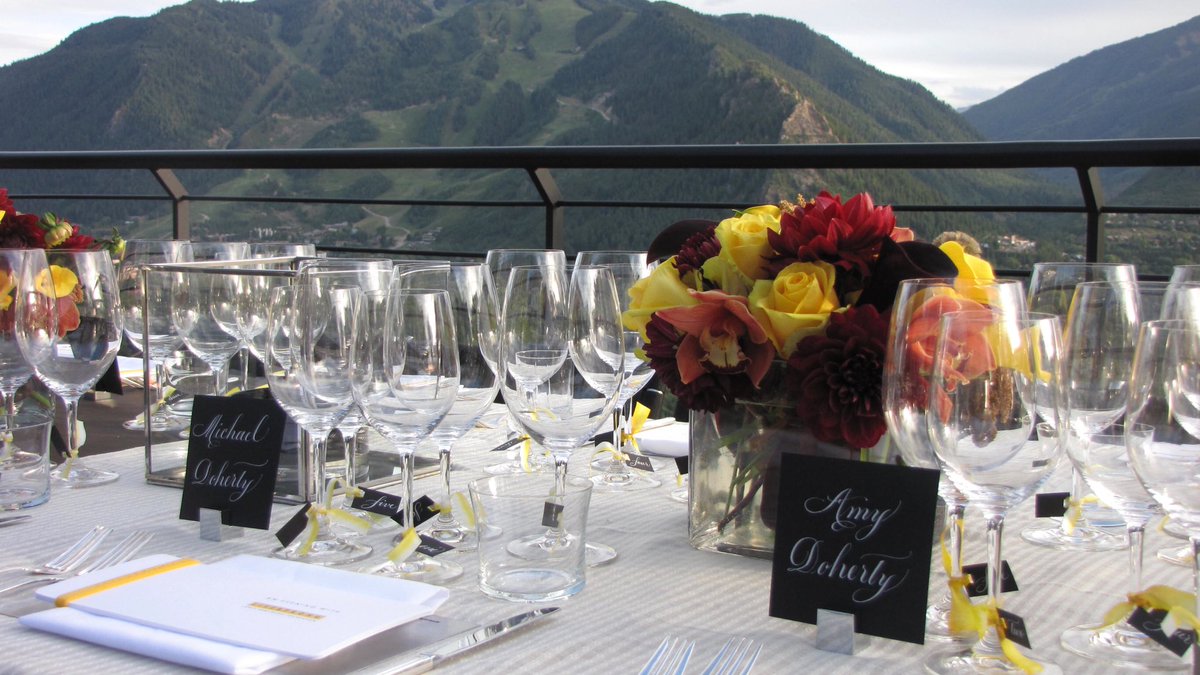 tiffanycraven's tweet image. Proud of this celebrity chef dinner we designed &amp;amp; produced with @lancearmstrong, @WolfgangPuck + winemaker Randy Lewis. The full story here: cravenandco.com/events/2018/1/…