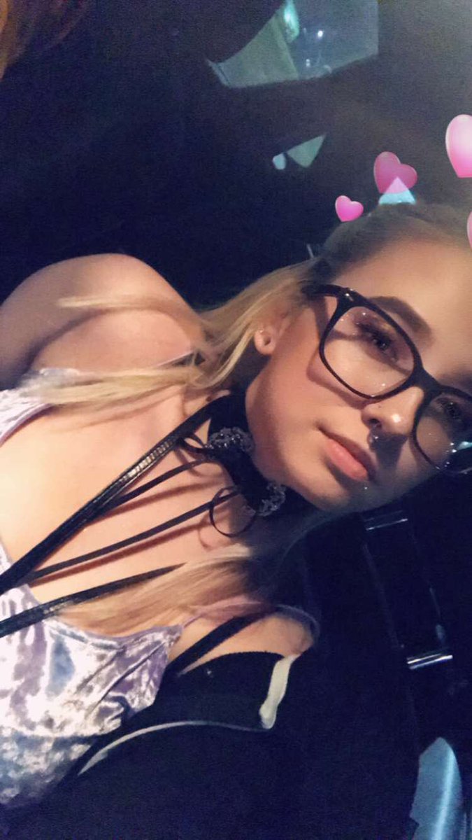 kkurarina's tweet image. friendly reminder that i am in fact, nonbinary! #NonBinaryBabes