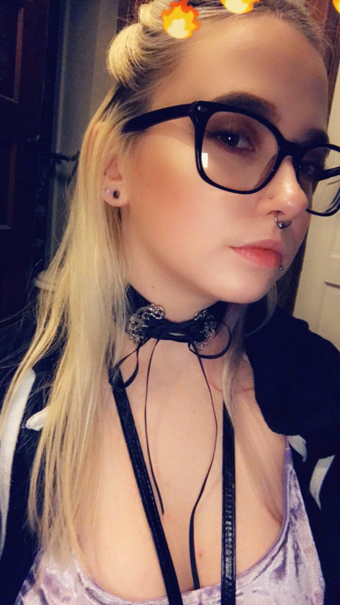 kkurarina's tweet image. friendly reminder that i am in fact, nonbinary! #NonBinaryBabes