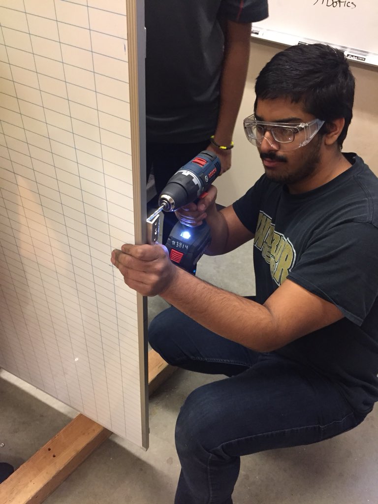 PiBoticsFRC3814's tweet photo. 29 hours until bag time and we’re Pi-sitively persisting! #wegotthis! #pibotics https://t.co/qgokdMR3HB