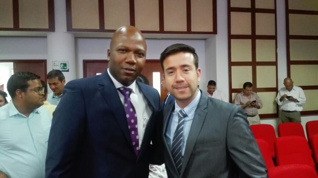 Valle_Deportivo's tweet photo. El gerente del @ImderPalmira Víctor Ramos (izq) y @Felipelopezlo de @Indervalle presentes en este momento en la gala deportiva de los premios Acord Valle en el auditorio José Fernando Arroyo de la @endeporte_ @Coldeportes @ClaraLuzRoldan @ClaudiaFRojas @MATANGADEPORTES https://t.co/zzdCrdvT2b