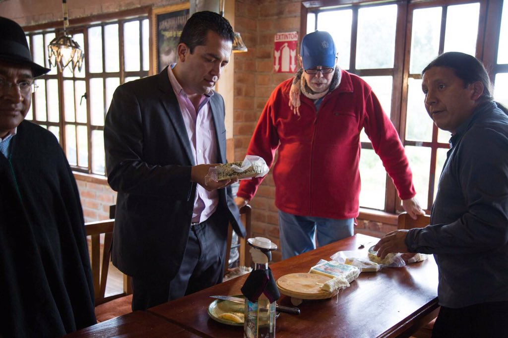 Produccion_Ecu's tweet photo. En #Loja, el Ministerio de Industrias y Productividad y Swisscontact iniciaron jornadas de capacitación y asistencia técnica a asociaciones productivas del sector café y lácteos, con el aporte de expertos suizos. https://t.co/sKiPnebjgI