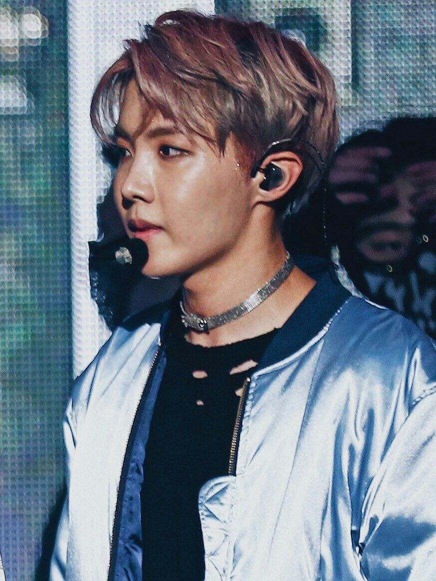 anaraquel_14's tweet photo. Hoseok 😍 사랑해

#iHeartAwards #BestFanArmy #BTSARMY @BTS_twt https://t.co/XVfXsr7Tu2