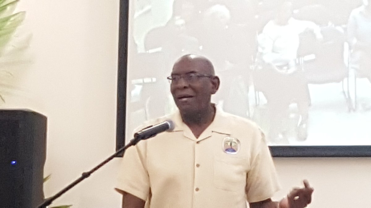 UVI President David Hall thanks everyone for attending "Tell Them We Rising."  Continue to share your thoughts. #HBCURising