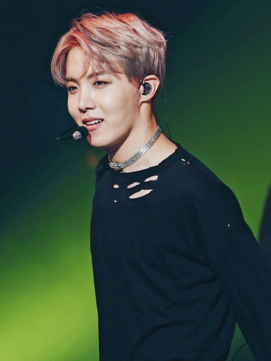 anaraquel_14's tweet photo. Hoseok 😍 사랑해

#iHeartAwards #BestFanArmy #BTSARMY @BTS_twt https://t.co/XVfXsr7Tu2