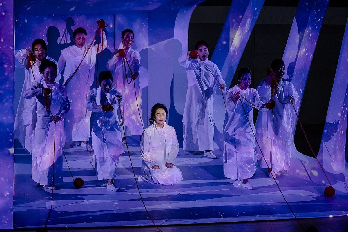 Arts fest hits dominate The Straits Times Life Theatre Awards 2018 str.sg/oijN