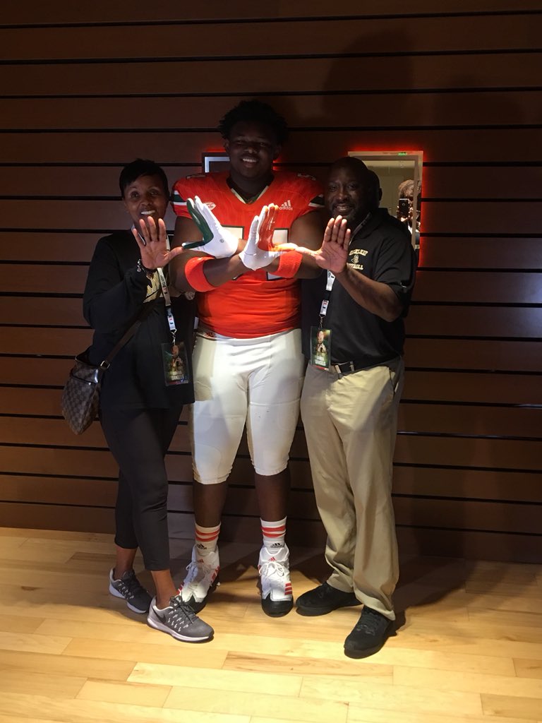 JalenRivers's tweet image. had a great time today at the university of miami🌪‼️💚🧡