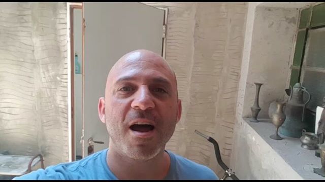 lpqlp_oficial's tweet photo. Mañana antimanija. Che. Mientras tanto, Otro amigo que se suma a las #5caravanas @eduschmidtoficial y te pregunta lo siguiente. #lpqlp #eduschmidt #rock #lpqlpenlatrastienda https://t.co/APVOvvPiPG https://t.co/E1lvGm9JKw