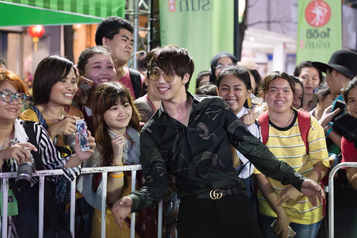 Numay19naka's tweet photo. พี่ช่างภาพ มาขอเก็บภาพ ท่านายแบบก็จะเยอะๆๆ หน่อย
#whitewo
#โออิชิโอทั้งคู่ยูเลือกได้ 
#OishiSummer2018 https://t.co/C1rEY48JLr