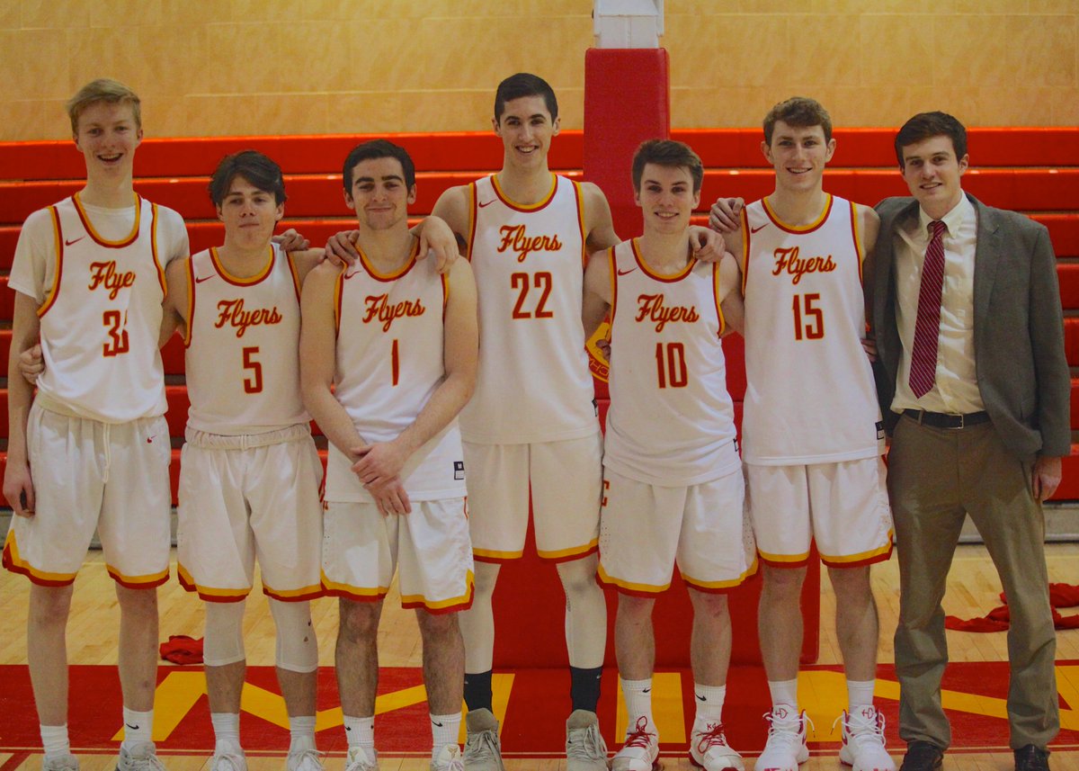 Geoff_Walter's tweet photo. Congrats to all the @Chaminade_Hoops senior! #FlyersHoops https://t.co/XwgurMgkLH