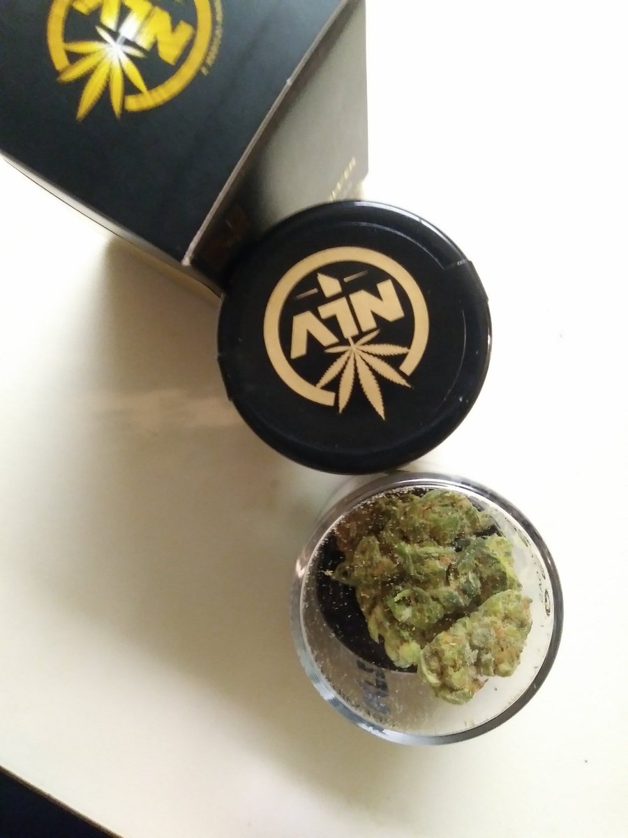 ChristianRiojas's tweet photo. If marijuana is a problem to you , then gtf out of my page!💯🔥 
Blazin is a profession for me ♠🌹 https://t.co/fU199pvufj