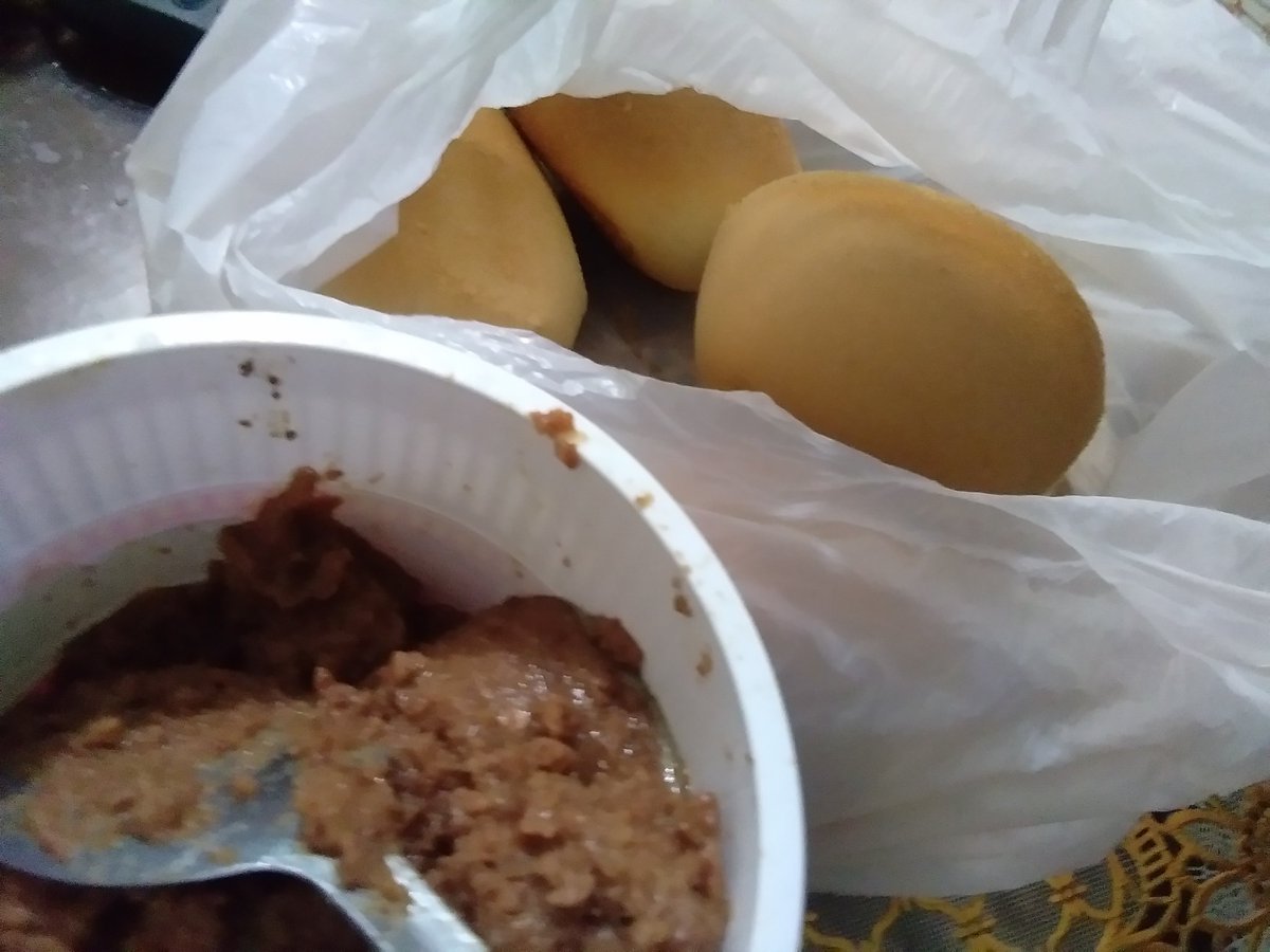 JamesIdolMarty's tweet photo. It's never too "tanghali" to eat pandesal. Mangan ta amigo @SenyoritoJDL #liverspread :) https://t.co/ksMJnJRwxU