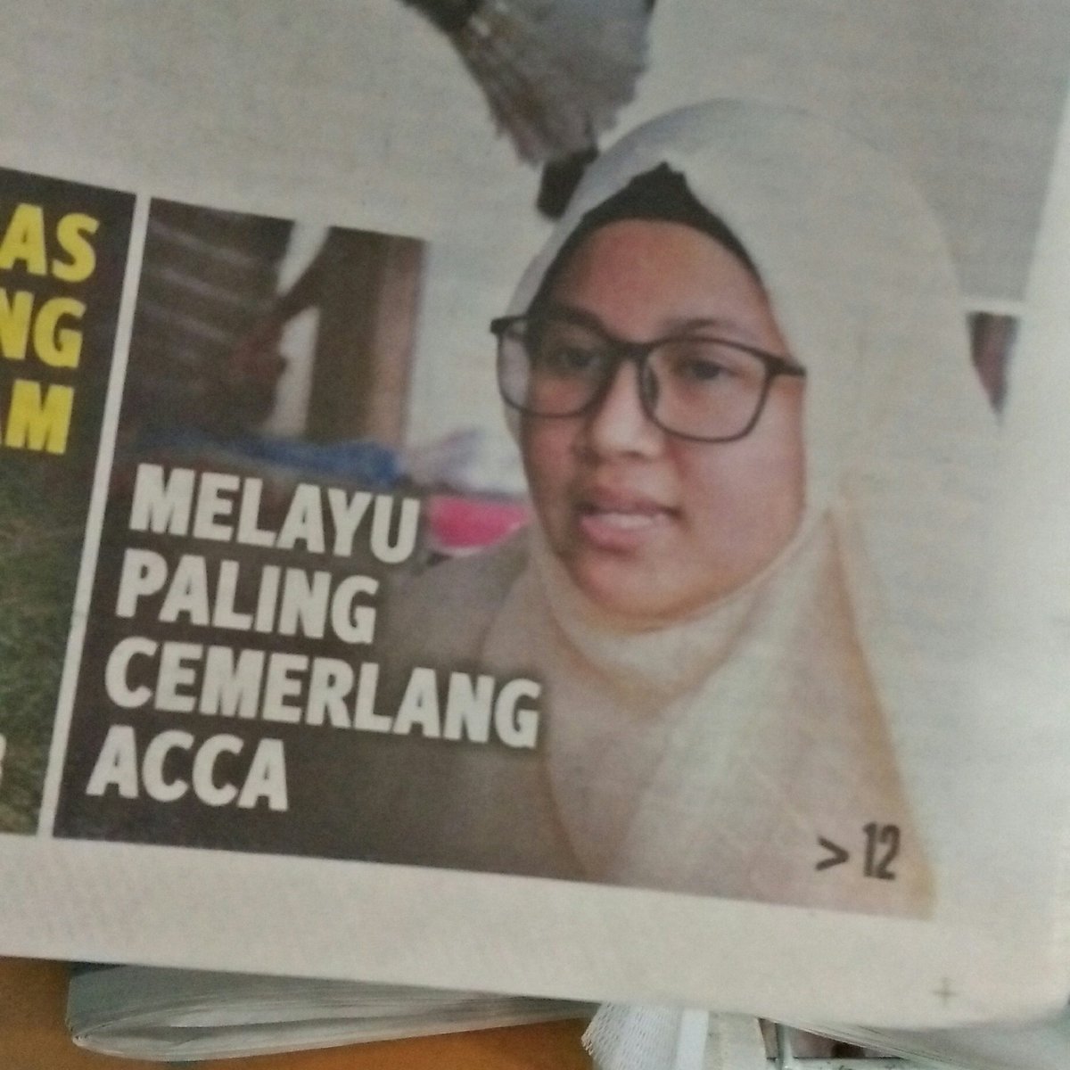 fizzdeen17's tweet image. True Inspiration! Kita tak dapat jadi best student pun takpe lah, jadi best child to our parents pon dah power 💪

Congrats sister, you&apos;ve shown that IMPOSSIBLE DREAMS CAN BE ACHIEVE! 👏👏👏 #ACCA #Pijan