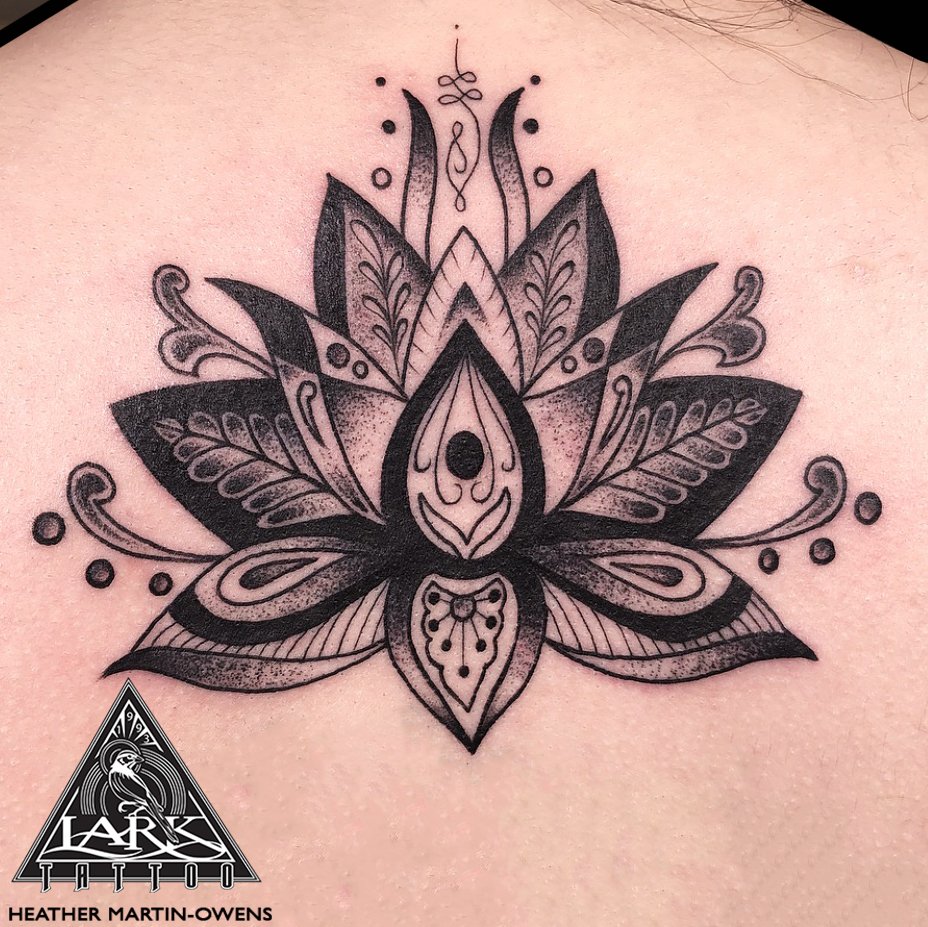 #Tattoo by #LarkTattoo artist Heather Martin-Owens 
See more of Heather's work: larktattoo.com/long-island-te…
#mandala #mandalatattoo #blackwork #femaletattoo #tattooedwomen #girltattoo #blackworktattoo #femaletattooer #femaltattooartist #backtattoo #tattoo #tattoos #tat #tats #tatts